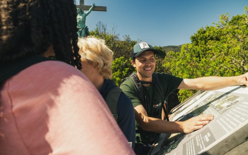Tour Lab guide explaining the El Boldo trail map under a blue sky