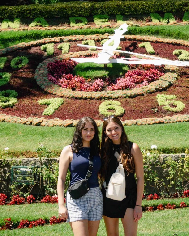 Student group photo in front of Viña del Mar's iconic flower clock